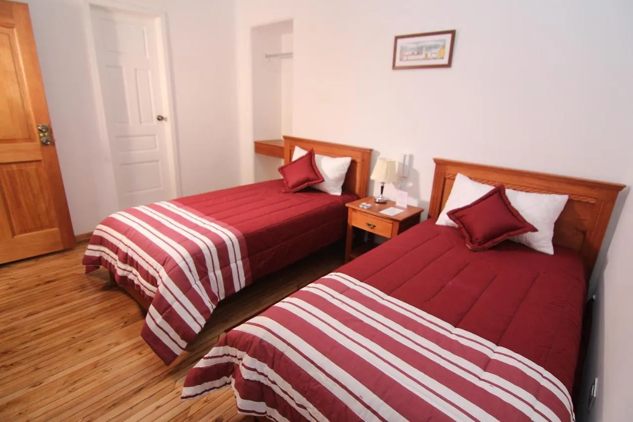 Casa Hotel Las Plazas Quito 3*,