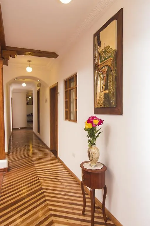 ***  Casa Hotel Las Plazas Quito Ecuador