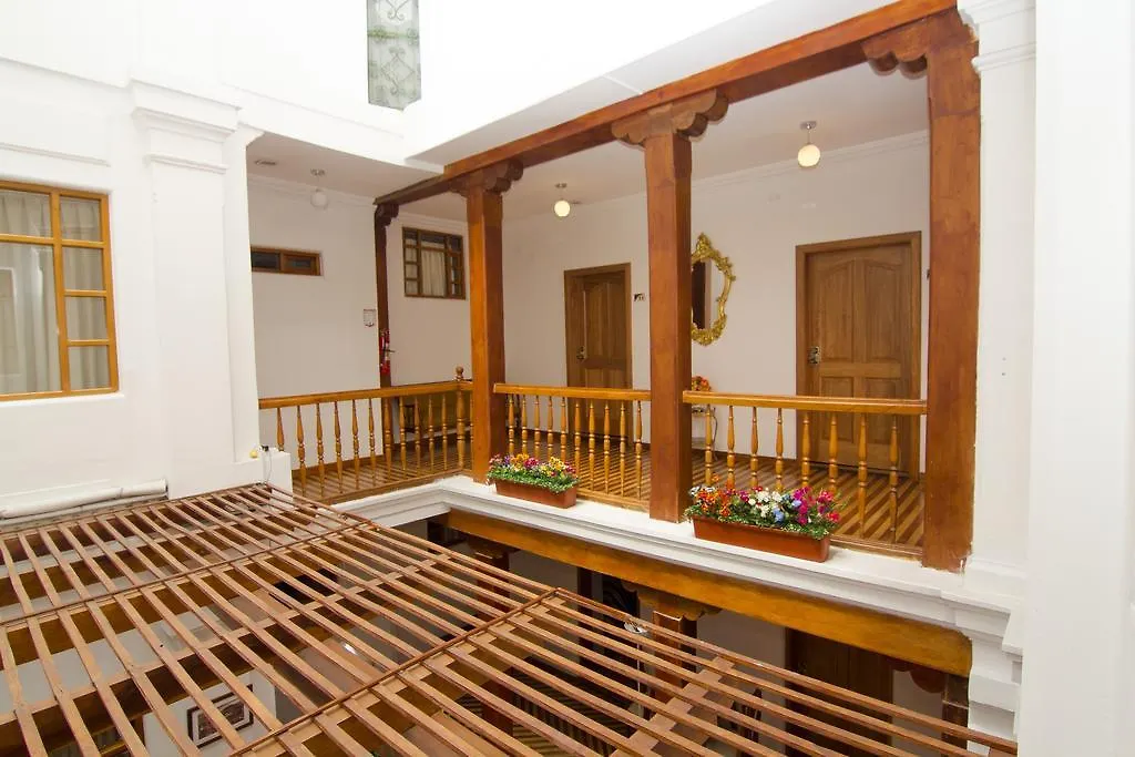 Casa Hotel Las Plazas Quito 3*,